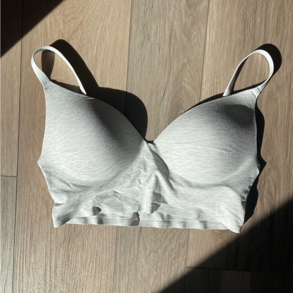 Victoria’s Secret Wireless Push Up Bra - Picture 2 of 5